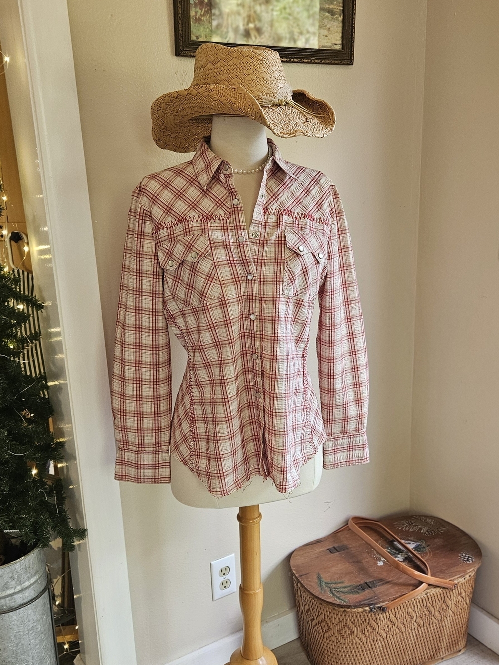 Women’s Red Plaid Button-Front Western Shirt
